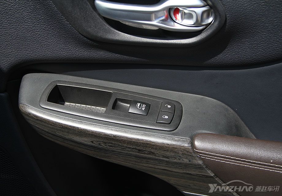 �����ϵ�Ƥ�ʰ�����ľ���ΰ壬���˸о��ر�ߵ���