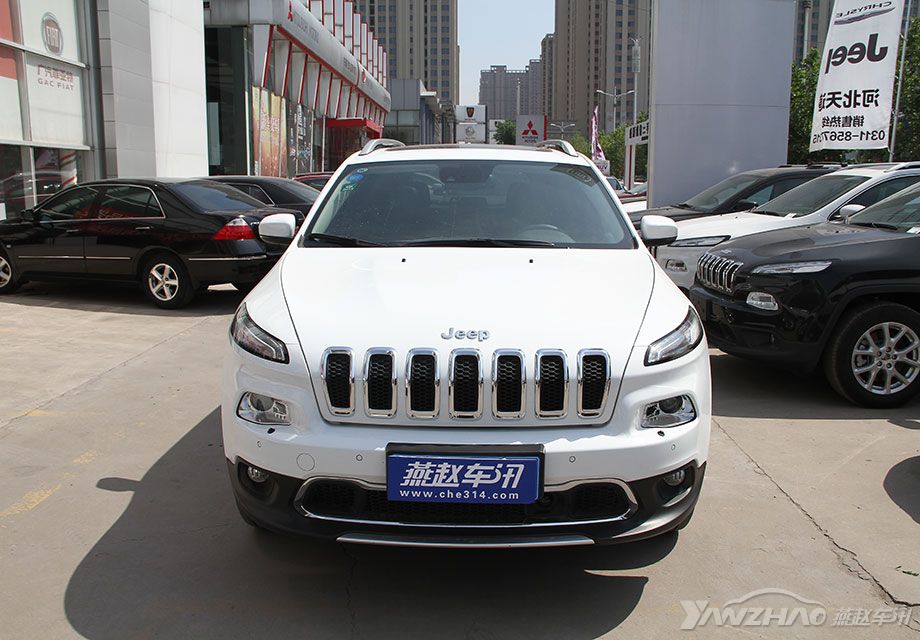 Jeep���ɹ��2013������й������ܵ����ڶ������ߵĹ�ע�����Ƕ��е���ۺ��Ƚ���9AT�����䣬��������������̵�ӡ��������ȥ��������ɹ���ʽ���к������ֻ��������µĻ�����