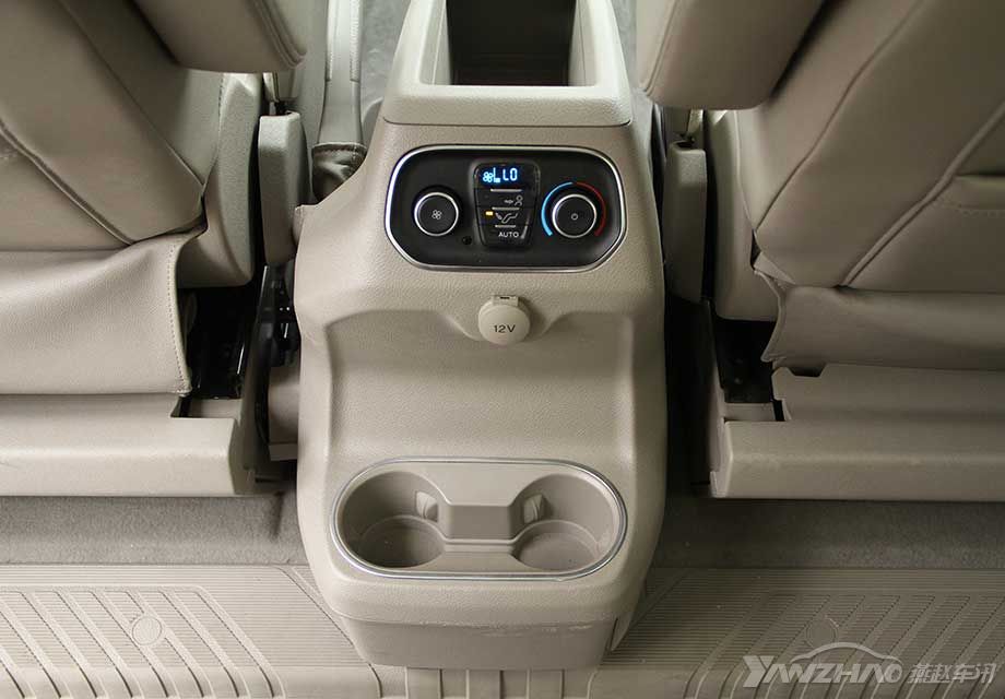 ���������Զ������յ���12V��Դ�ӿڣ�����������˺��ų˿͵����ʸ��Լ�ʹ�õı����ԡ�