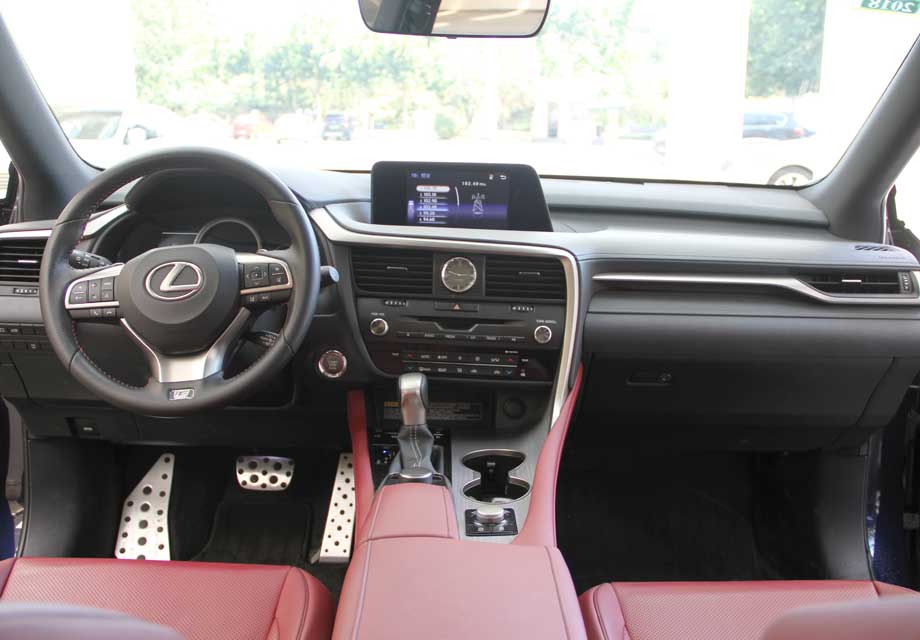 RX 200t����������Լ�ʻ��Ϊ���ģ������������ա�