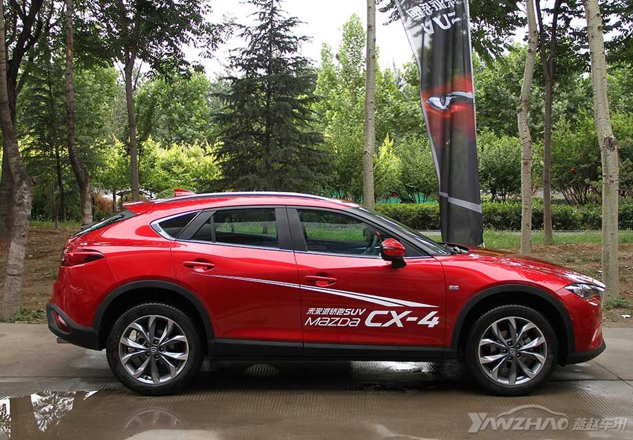 ���ò�˵�ľ������Դ�CX-4������������Ϊ��Ҳ������Ϊ���Դ�CX-4��Ϊ���ʵĲ��֡�Ϊ��Ӫ�����SUV�ĸо������Դ�CX-4�����˷������ոǸ߶ȣ�A�����ú�ɫͿװ����ϳ�������ܺ���ѹ��β��������һ������SUV�����ˡ�