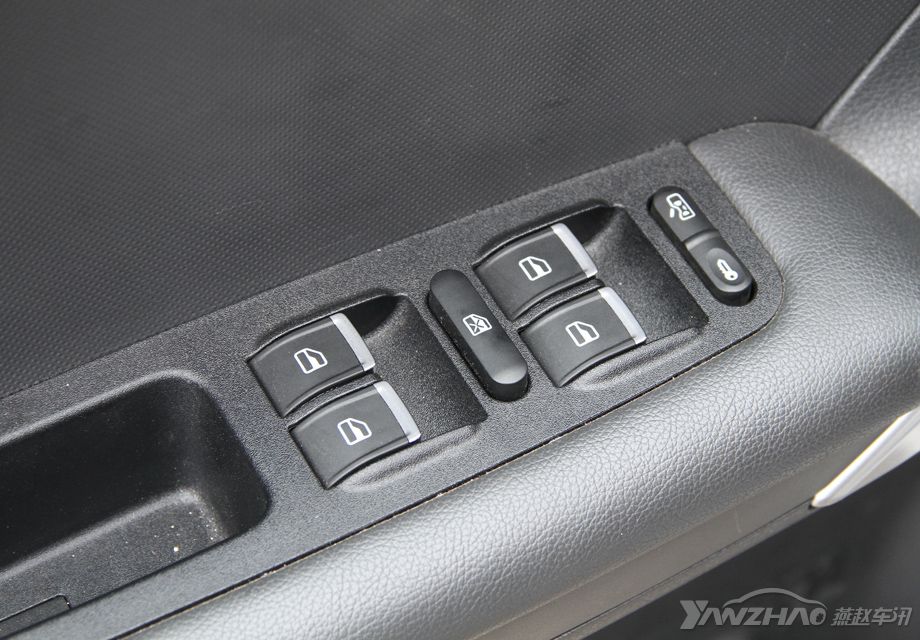 �п����ͺ󳵴�����һ�������Ĵ�������һ��������ʹ������ʮ�ַ��㡣����лʯ��ׯ�Ӵ�ǿ����4S���ṩʵ�ĳ�����