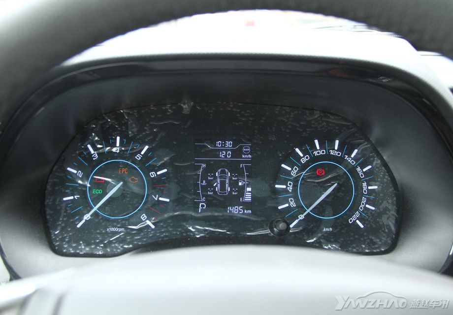 �Ǳ��̲���ʮ�ָ��пƼ��У��м�λ���䱸��3.5Ӣ���Һ����Ļ��������ʾ�����г���Ϣ��