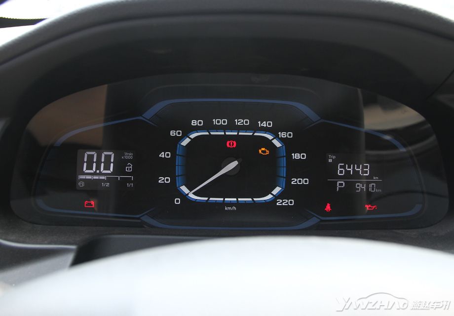 �Ǳ��̲�������������ɫ�����⣬�Ӿ�Ч��������Ŀ���־����ҵ�ת�ٱ����г�����ͬΪ�����Ǳ���ʾ���������ʻԱ�ṩ�ḻ�ĳ�����Ϣ��