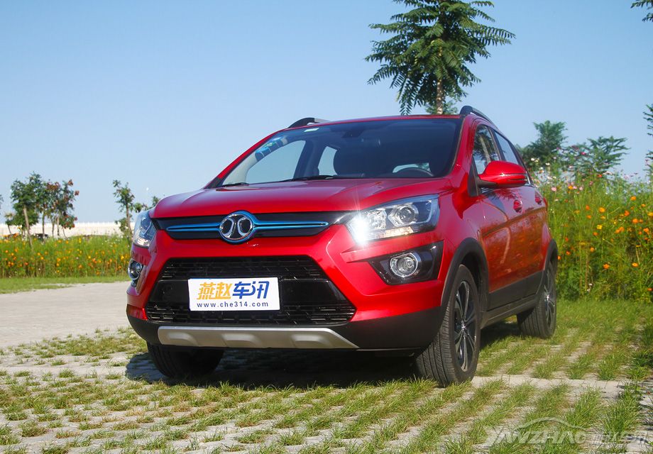 ����Ǹ�ƴ��ֵ��ʱ���������п�������Կ����Է���ȴƫƫ�ͱ��˱�ʵ���������Ǳ�������4�±�����չ�Ϸ����ı���EX200��������˵���ҹ���һ�����еĹ����綯SUV����ռ���г������������Ų�С�����ơ�