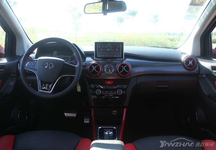 ���˵����EX200��ۺ������˵Ļ�����ô�������θ���������ǰһ�������복��һ��ʱ���˶�����Ϣ�����������ڵ���ɫ���ϴ������̼��ά���ΰ壬�����ʸ��������Ҽ�����䡣