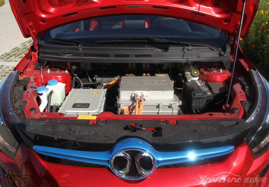 ����EX200������һ̨�����Ϊ72��������ֵŤ��Ϊ180N��m��ǰ������ͬ���綯�������ʱ�ٿ���ͻ��120/h���ϡ����ڵ���鷽�棬��ʹ���˺���SK��Ԫ﮵���������Ϊ30.4kWh������֧��EX200����200���