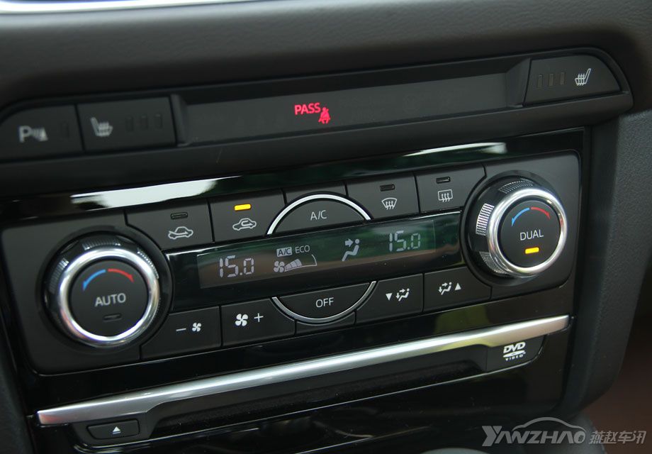 �°����ȳ����п���Ļ֮�⣬�ڿյ����ƺ�����ϵͳ�����ϣ������˸������תʽ��ť������ʮ�־��£����Ҷ����Ҳ��ǿ��