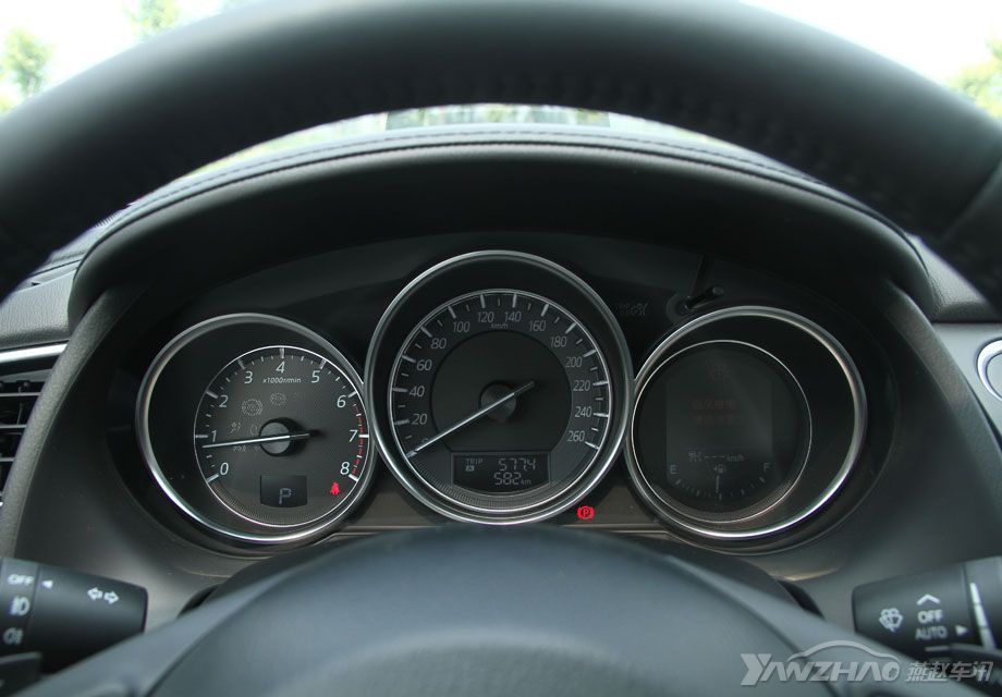 �Ǳ��̲��֣��³��ı䶯������Ȼ��������Ͳʽ����ƣ�����Ϊ�����ȵ���������һ���˶��С��������Ǳ��Ϸ���̧ͷ��ʾ��ȴ���״γ����ڰ��������ϣ������������ĿƼ��С�