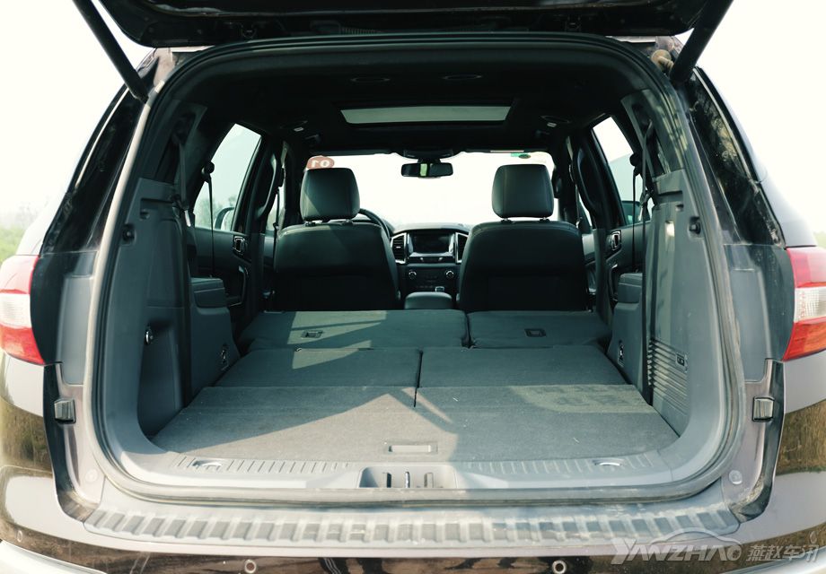 ���䷽�棬������˵�ǳ��Ŀ����������ĵڶ������ŵ����Σ���֧��90�ȵķŵ���������γ�һ���������1980mm�Ŀռ䣬��ʹһЩ����ƷҲ�ܷŵ��£�ʵ���Էǳ�ǿ��