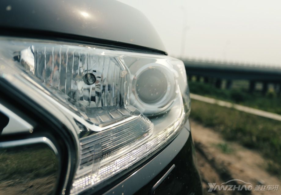 Ϊ����ϴ�����ǰ������·�ߵĴ��ͬ��������Ӳ�ʵ���ơ��ڲ�LED���еƼ������Ƶ���ϣ������Զ�Զ����ںʹ����ϴ���ܣ�ΪҰ���г��ṩ�˸���ķ��㡣