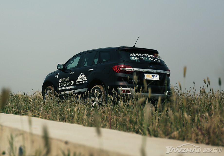 ��β�����Ϳ���ȥ��ʮ�ֵĺ�ʵ����������C�Ρ�����ƣ�����LED��Դ��β�ƣ���ҹ�������൱��ɫ������Ч����