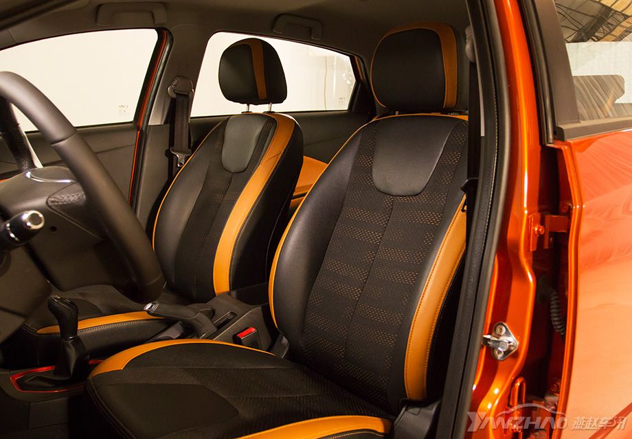 ��3X���и��䳵���ϣ�������Ƥ����֯����ƴ�ӵ����Σ���ɫҲ�����ε������Χ���Ӧ����֮���ǣ���������е��ס�