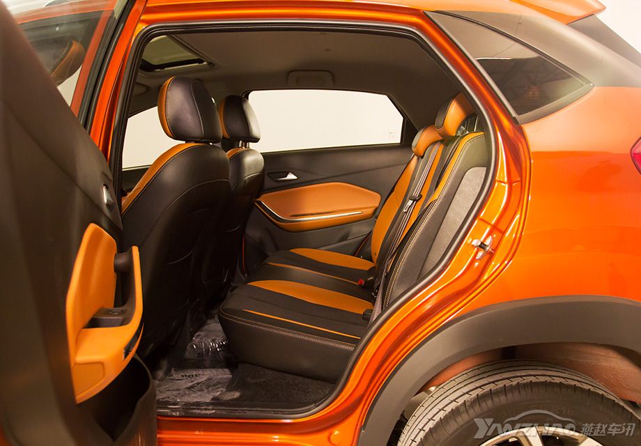 ���ŵĳ����ռ�����ͬ���е�����ˮƽ����û��ͻ���ı��֣�ͬʱ�������ε�����������ǰ�����λ���һ���Ĳ�ࡣ