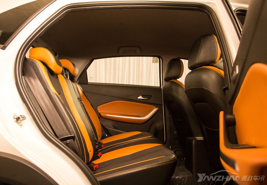 �ռ䷽����3Xʮ�ֵĿ�����ͷ�����Ȳ��Ŀռ����У�û��˿����ѹ�ȸС�ֻ�������������͹��Ƚϸߣ������м�λ�ò��ʺϳ��ڵĳ�����