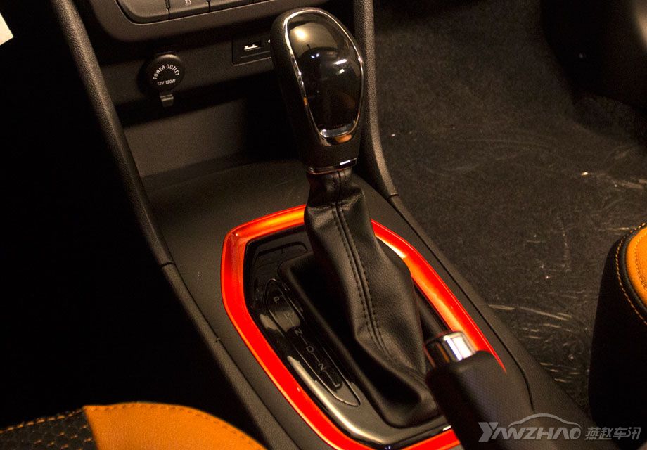 �������֣���3Xѡ����5���ֶ���4���Զ��������뷢��������䡣���⣬����³���װ����ESP��TCS��ABS�����¸����Ȱ�ȫ���ã����г���ȫ�����б��ϡ�