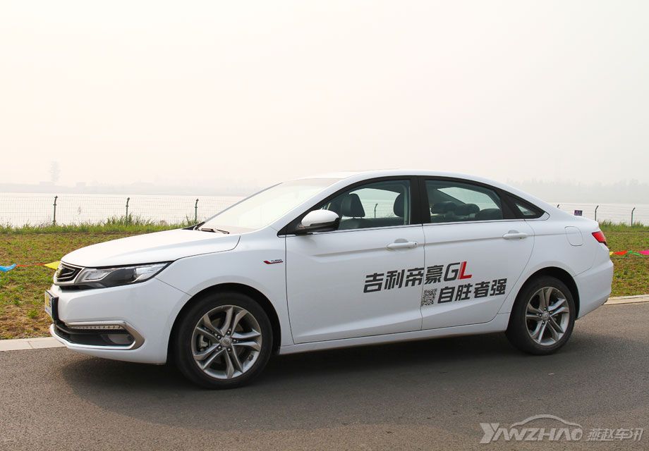 ӵ����2700mm����4725mm*1802mm*1478mm��������Χ���ĵۺ�GL���Ѿ�ʮ�ֽӽ�B�����ı�׼���޳��ĳ��������������е��ܸе����ߣ��õۺ�GL�Ӳ��濴��ȥ���ǳ�Ӳ�ʱ�����