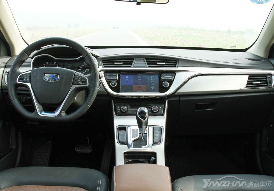 ���뵽�ۺ�GL���棬һ�п���ȥ����ô��Ϥ������������ƺ͵ۺ�GS�����ƣ����ú��ջ���һ��ʽ���ղ��֣�Բ�����߼��ϴ������ɫ�ĶƸ�������ϣ��ǳ����б�ʶ�ȡ��Ӳ�Խ��ʼ���ۺ�GL������3.0ʱ�����������Խ��Խ�����ڳ��졣