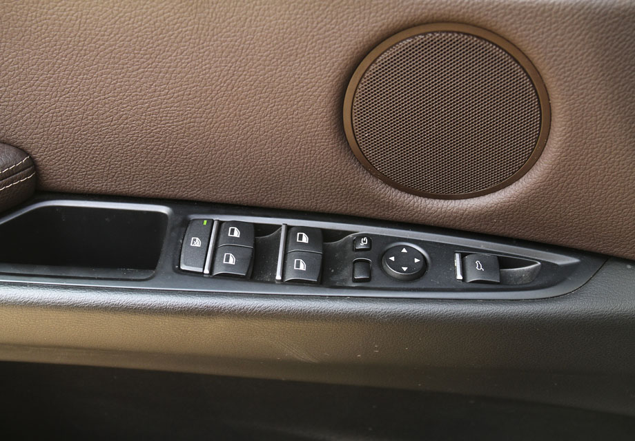 �ĳ���һ����������������ȹ��ܰ��������ڼ�ʻԱ�ĳ��ŷ����ϡ����Է����ʻԱ�չ˵�����λ�õĳ˿͡��ܱ߰�����Ƥ�ʺ����Բ���ʹ�ü�ʻԱ�ֱ۴��������ʱ��ǳ������