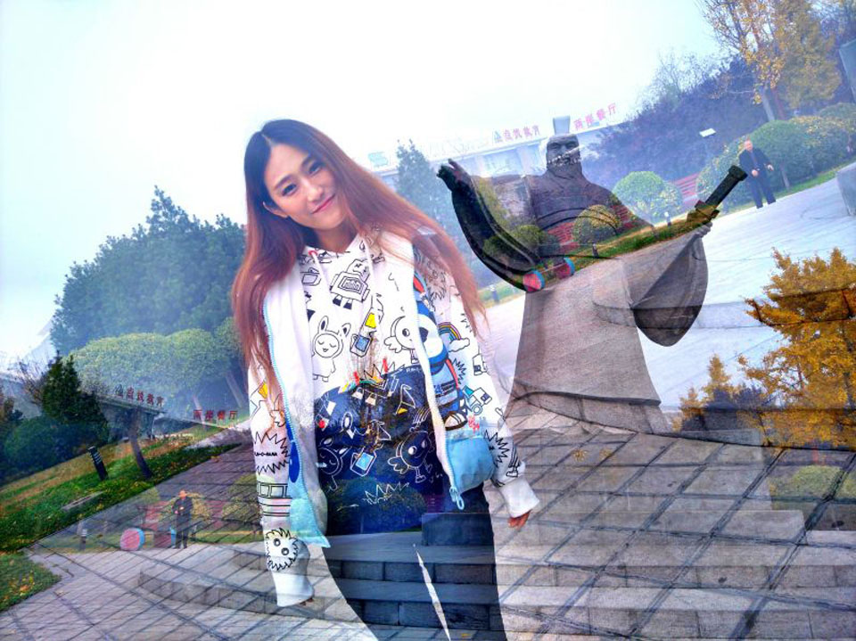 �������Գ�Ѷ����Ů����Ϻ�ף��������һ���߽�����κ��������վ��Ϻ����������ǲ�ة���ˣ�������Ƭ����ʹ�������ǳ齱�����ֻ��Ķ����ع⹦������ġ�