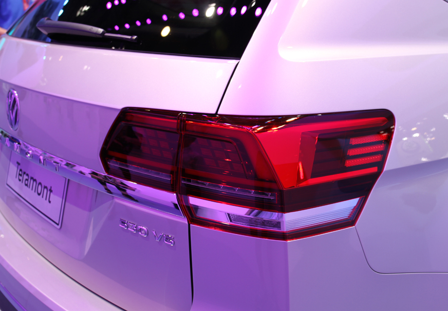 �³�������Ŀǰ���ڳ��͵���������ƽֱ�򵥵�����Ϊ�����䱸�����¿�Tiguan�������Ƶ�LEDβ�ƣ���������˫��ʽ�������ܲ��֡�