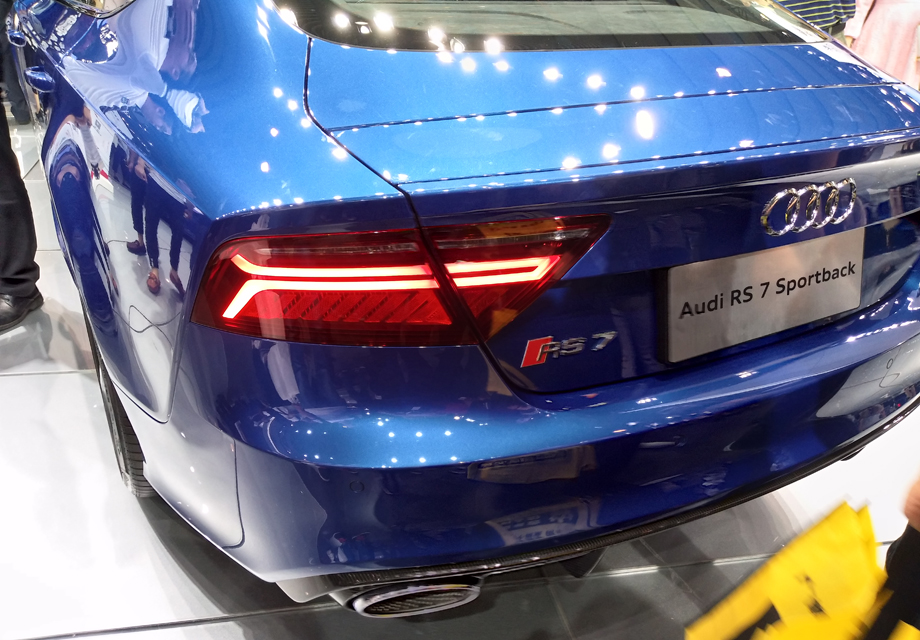 4.0TFSI V8���������������Ϊ412kW��560PS�������Ť��Ϊ700Nm�������������㻹���ò�����