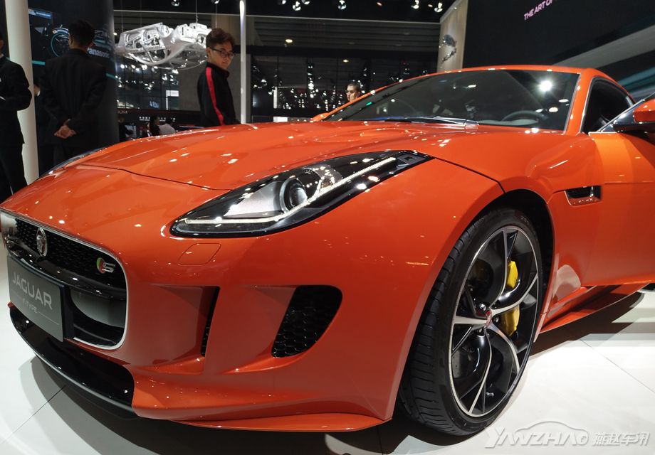 F-TYPE���������Ϭ���ĸ�դ�ͼ����ʮ�����������͡��м�¡��power bulge�����͡�����Ҫ�ĺ������Ը�դ�ϵ������������������ƺ�һ��ʽLED�ռ��г��ƺ��е�ǰ�����������������ţ����ڳ�β��������ʧ��