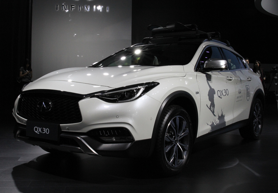 ���������۶��ԣ�Ӣ�����QX30����������GLA������糵����Ʒ��