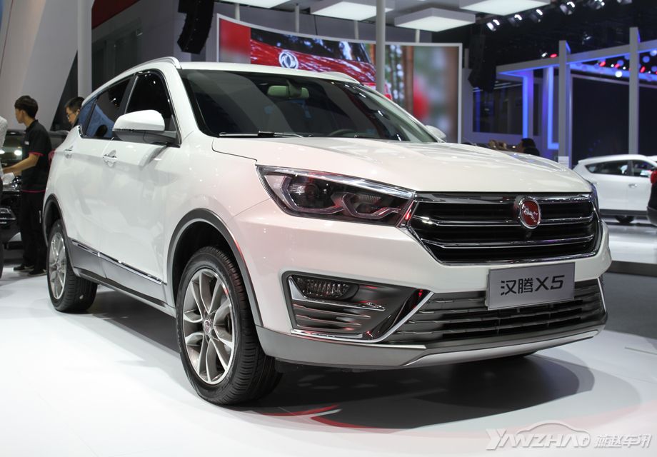 �����ĻҺ�ɫ��Χ�ͳ��������������SUV�������֡�