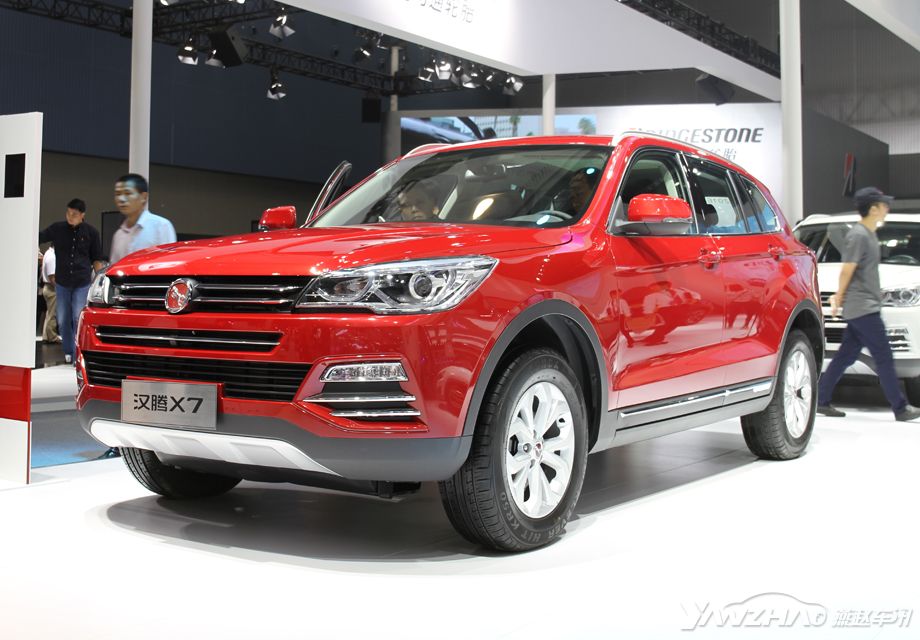 ����X7��ǰ��������ϱȽ����أ�ͻ����SUV��ƽ���ȵ�һ���ص㡣