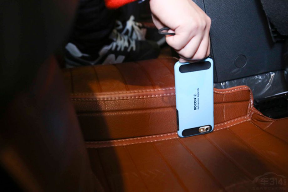 �װ��͹���Ǻܸߣ��������м�ĳ˿ͳ����ϴ����˱�����