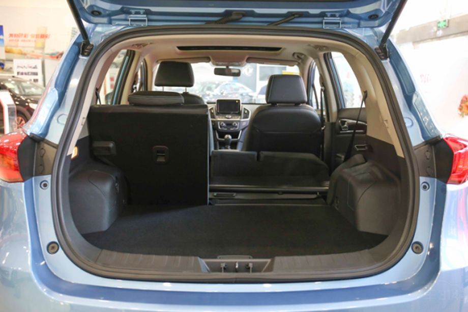 �������AX5֧�ֺ�������4/6�����ָ�ŵ�������ռ�������չ��970�����ҵذ��Ϊƽ̹������ռ�ʹ�ø�������ԡ�