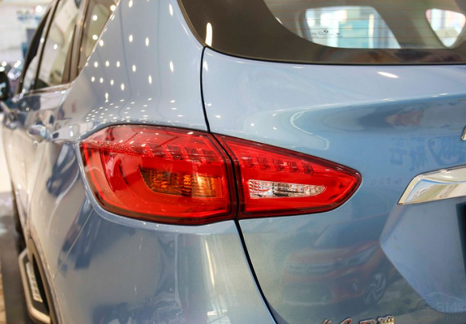 β��������ͬ����࣬���·�����������ȴ�����˱Ƚϱ��µ���ơ�