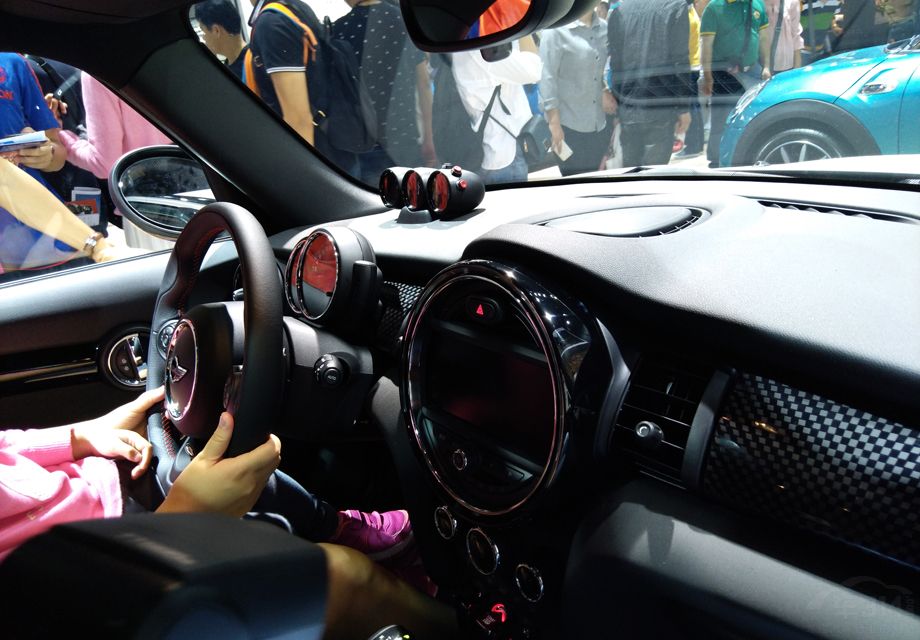 �������ڣ��ͻᷢ�־����п�������Ȼ�����ž����Ԫ�أ������п�̨˶�����Ļȴ˵�������³������