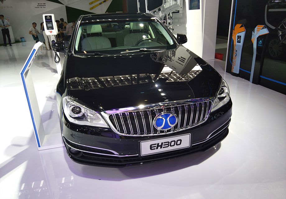 ����EH300�Ǳ�����ȥ����ݳ�չ�ϣ��Ƴ���һ�����ż����ʹ��綯�γ���