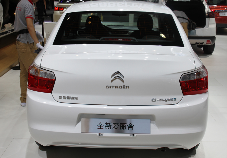 ��β������ȫ�°�����ı仯ͬ�������ԣ�ֻ����β���ڲ����õġ��ء��εƴ��ṹ��