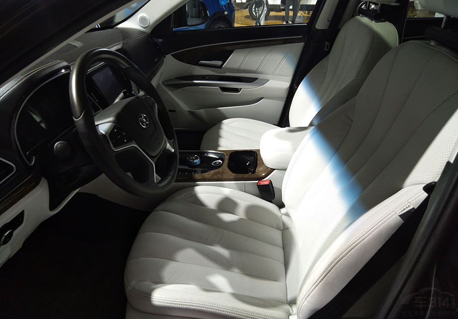 ����EH300����ʮ���пƼ��У��ķ������̡�����Һ����Ļ�Լ���ťʽ������Ԫ�أ������Գ��������Ƚ��ԡ�