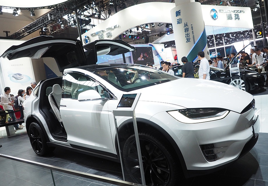 ������˹���ĵ������ǰ������д��ͽγ�MODEL S������һ������Roadster���ܳ���