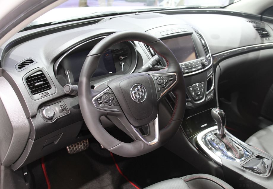 ������ɫ�Ǻ�ɫΪ��ɫ������Ϊһ���˶���������������⡣