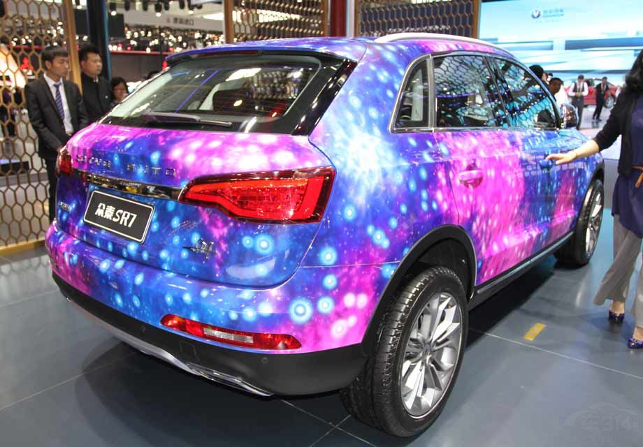 ���⣬SR7�����ǿհ潫��������ʽ�˶���Ȧ�����к�ɫɲ����ǯ������ͻ���������˶����ʡ�