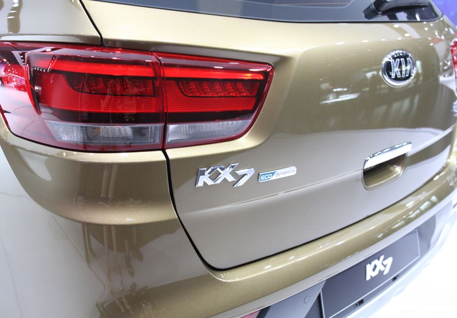 ����KX7����ʮ�ַḻ�ṩ��CarPlay/CarLife���ܻ������������������μ��ȡ�ȫ���촰�ȹ��ܡ�