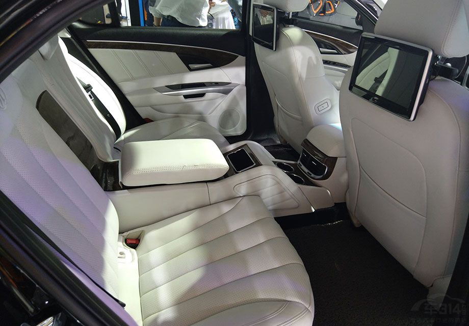 ����EH300���γߴ�Ϊ4946*1860*1483mm����ֱ����˺��ſռ�Ŀ�����