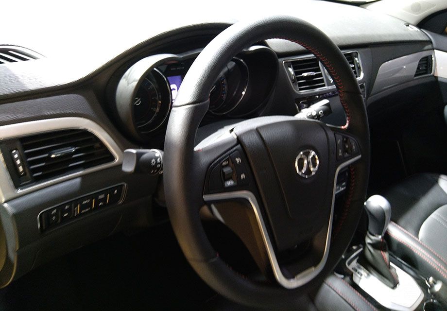 ��X55������ʮ�ִ�ͳ��T���͵��п�̨������Ĳ��������Բ��ʽ��и��ǣ�����ȥ�����ʸС�