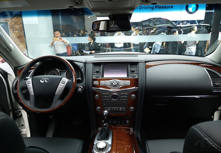 ���������棬��̨5.6L V8��Ȼ�����������ڲ�����������Ͽ�������µ�����������ʽ���398���������Ť����ά����555ţ���ס�