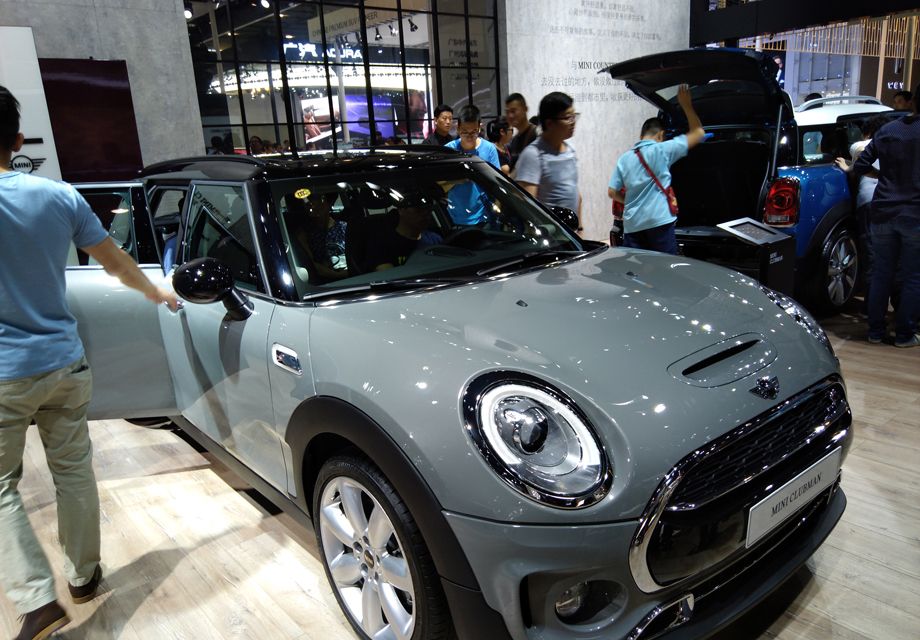 ��һ��MINI CLUBMAN��Ϊͬ������Ψһ�����ų��ͣ���Ȼ�������������߹�ע��Ŀ�⡣