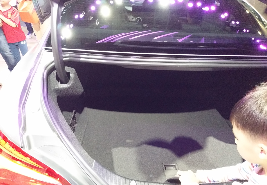 ͬʱ��CLA2204MATIC�����ϳ��������ص���һ��4MATIC������ʱ��������ϵͳ���ṩ�˳���ĸ�Чǣ�����ͳ�����������