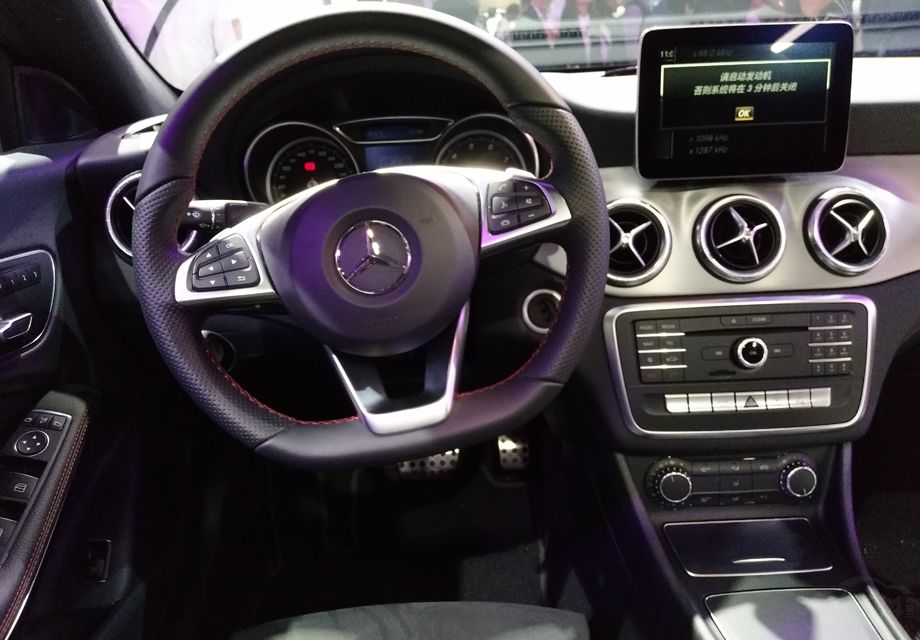 ���η��棬CLA2204MATIC�����ϳ����䱸��ARTICOƤ��/Dinamica�������Σ��������˶�����ͬʱ����ר����������