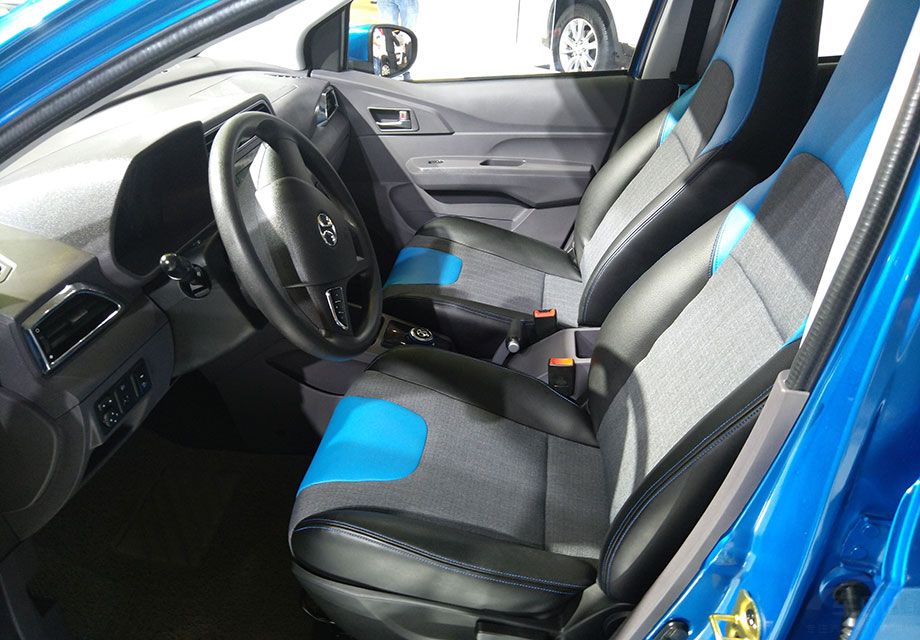 ���η��棬EC180û��̫�෱�������װ�Σ�����ʮ�ּ�������