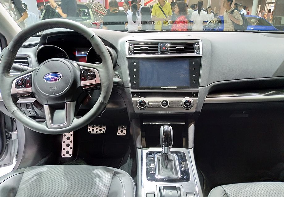 ����ͷ���֣��¿���ʨ����������ʽ�Ľ�����դ������˹��³LOGO����ķ������Ӵ�׳�������ڱ��Ʒ�Ƶķ���ʽ��ƣ�����һ�����������²�Ʒ����һ�¡�