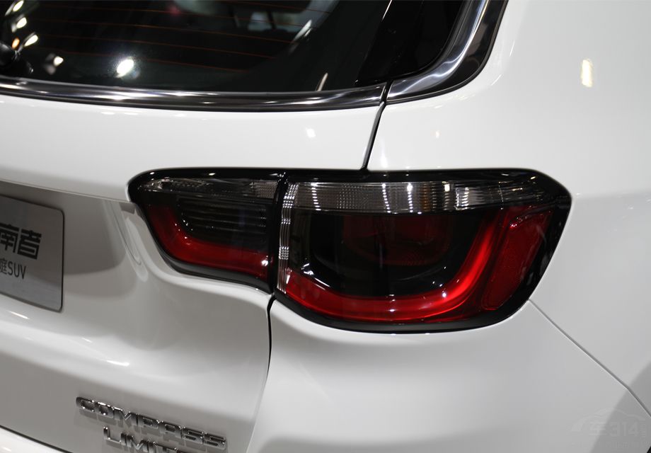 ȫ��ָ���߲���16������ۼۣ�ȴӵ���˽��ռ�SUV�Ķ�λ�ʹ���ŵ�������ϡ�